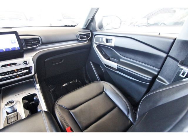 Used 2022 Ford Explorer XLT w/ Equipment Group 202A AWD/4WD image 9