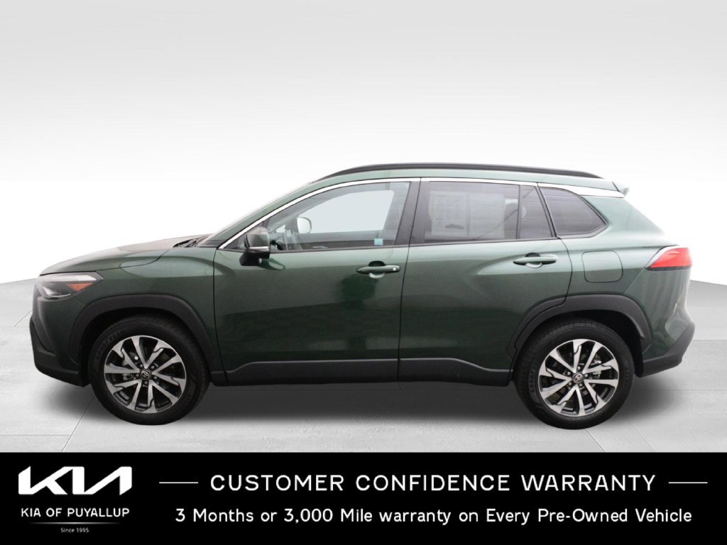 Used 2022 Toyota Corolla Cross XLE w/ Convenience Package AWD/4WD image 8