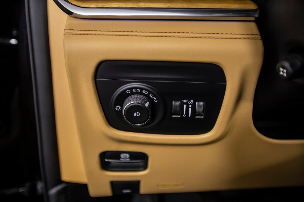 Used 2024 Jeep Grand Cherokee Summit AWD/4WD image 42