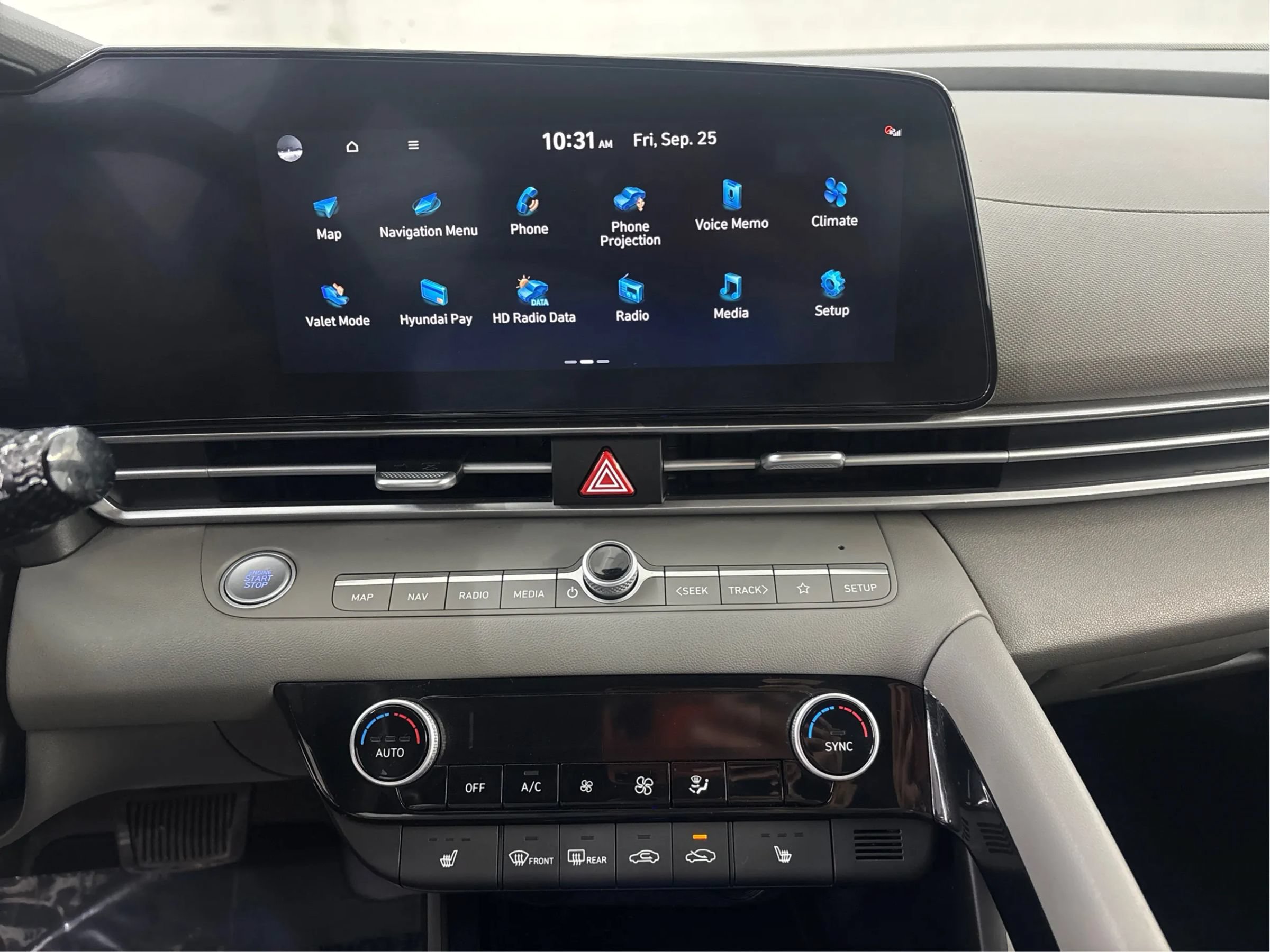 Used 2023 Hyundai Elantra SEL w/ Convenience Package FWD image 19