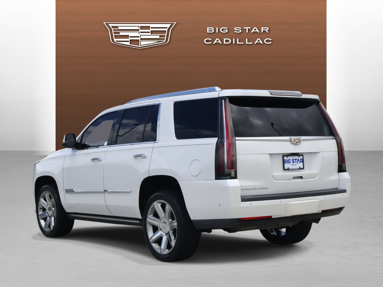 Used 2018 Cadillac Escalade Premium Luxury RWD image 3