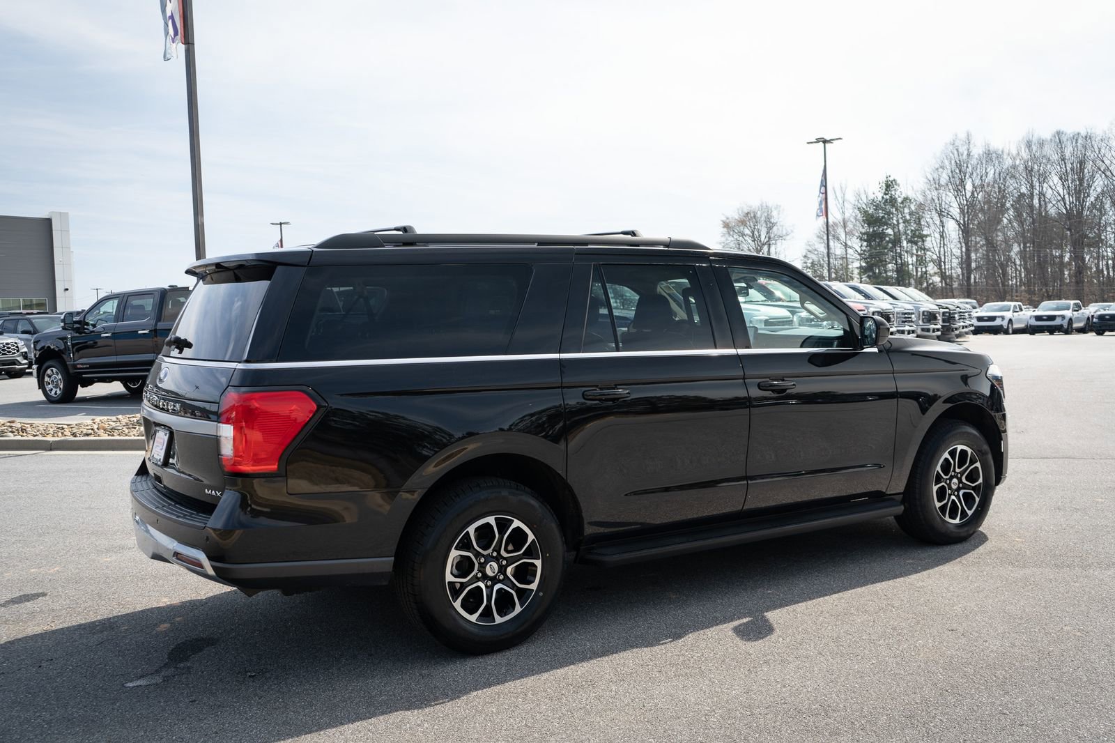 Used 2024 Ford Expedition Max XLT AWD/4WD image 10