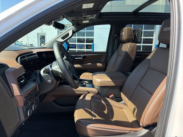 Used 2025 Chevrolet Suburban High Country image 24