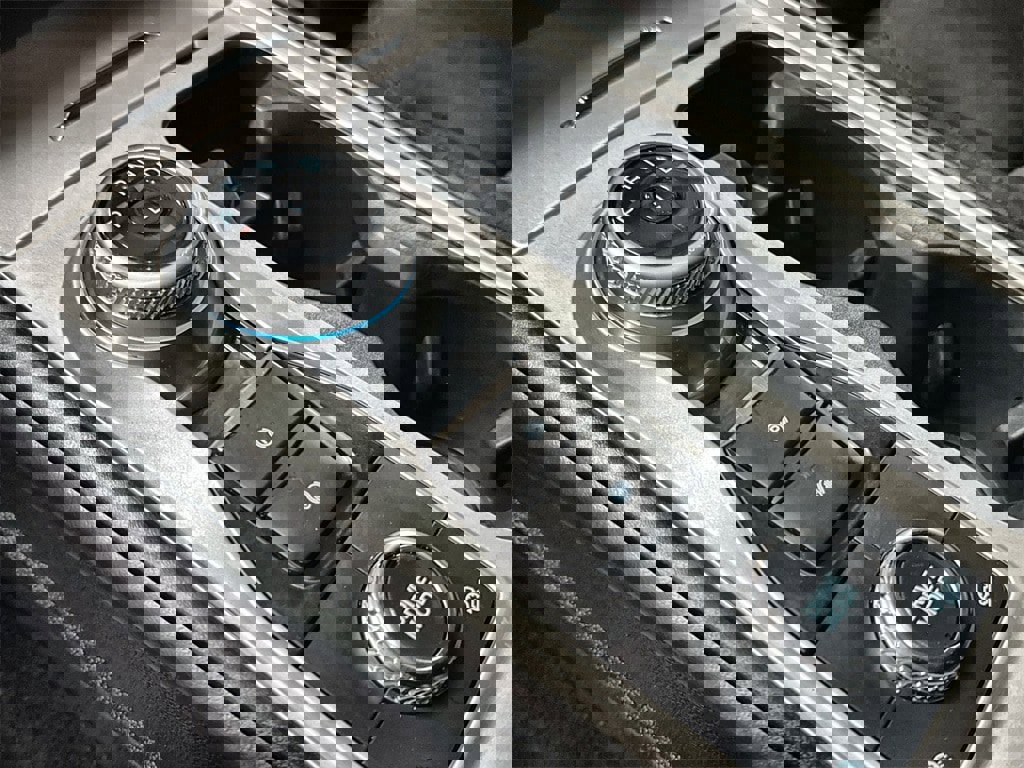 Used 2022 Ford Explorer XLT image 22