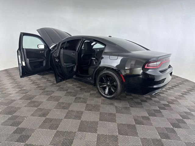 Used 2015 Dodge Charger SXT image 16