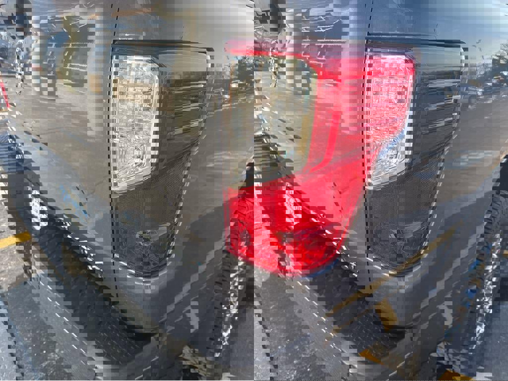 Used 2019 Nissan Titan SL w/ Chrome Package image 13