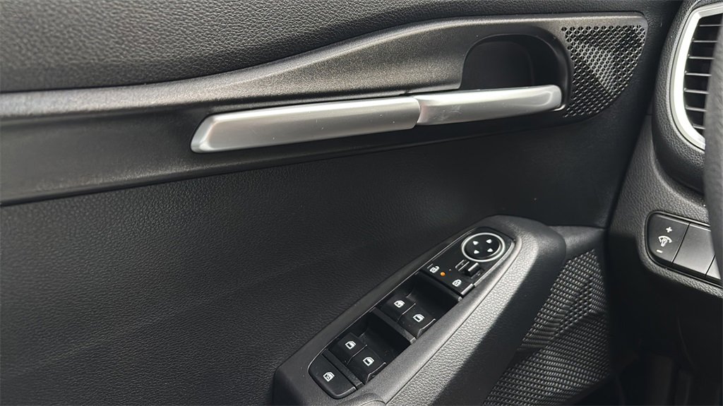 Used 2024 Kia Seltos LX image 16