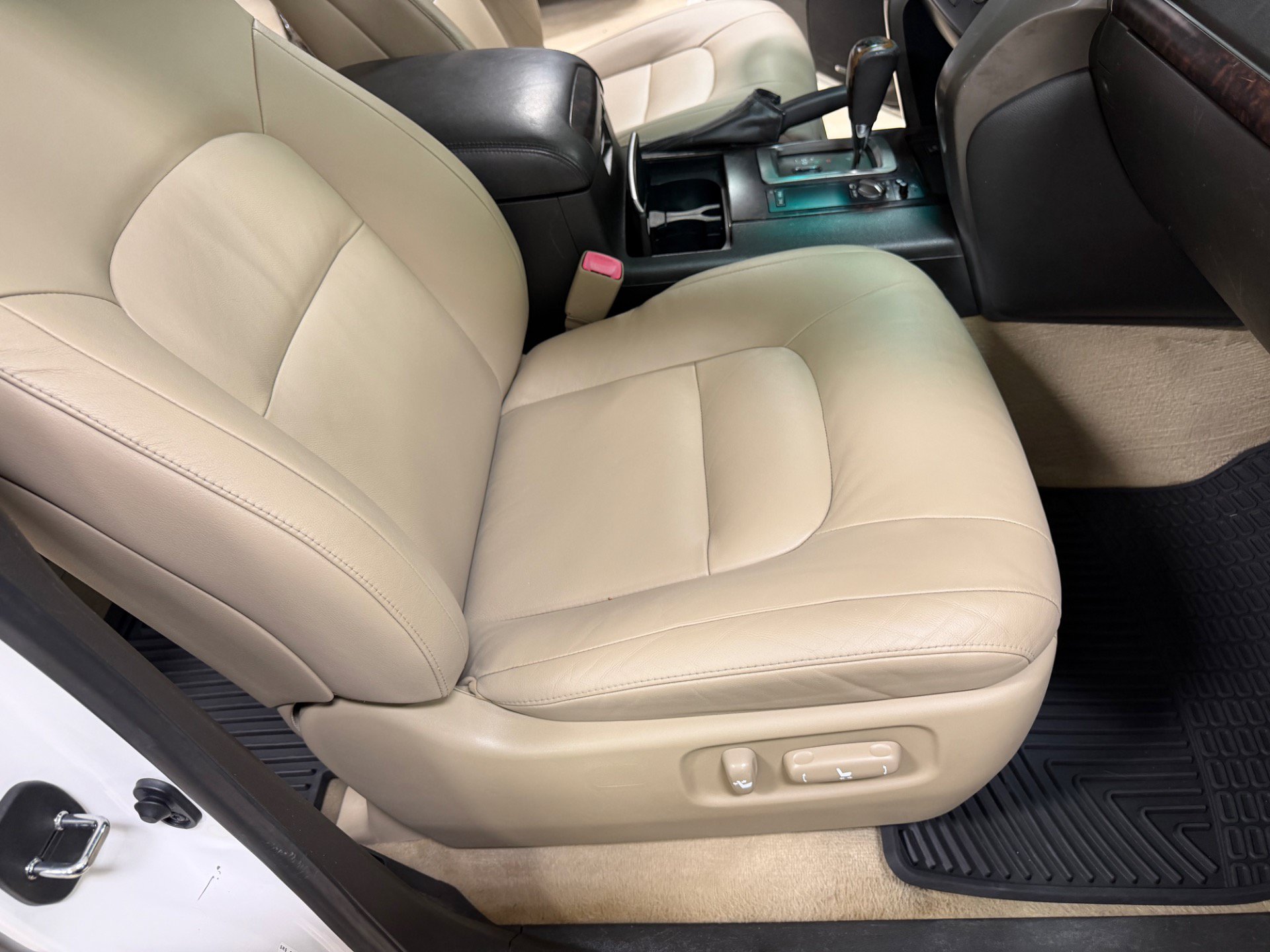 Used 2009 Toyota Land Cruiser w/ Upgrade Pkg AWD/4WD image 22