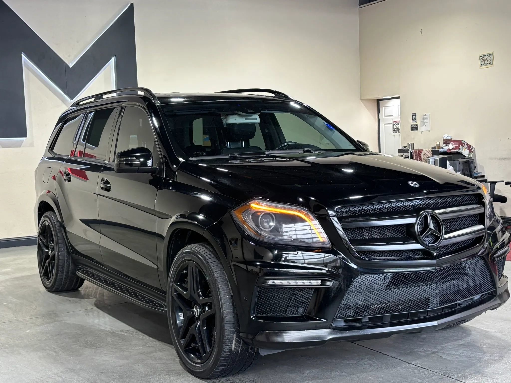 Used 2015 Mercedes-Benz GL 550 4MATIC image 3