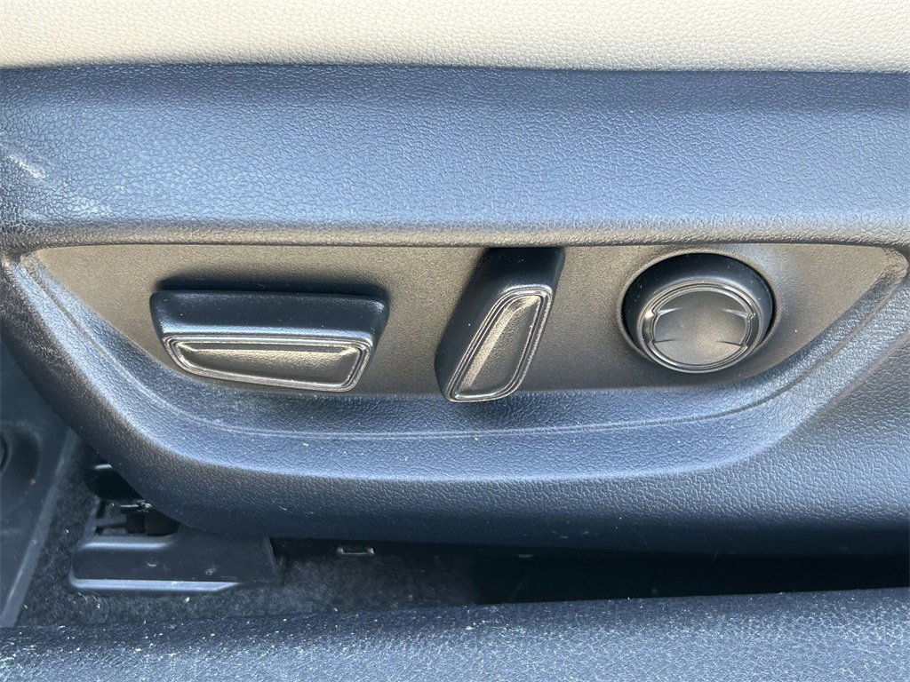 Used 2025 Toyota Camry SE image 23