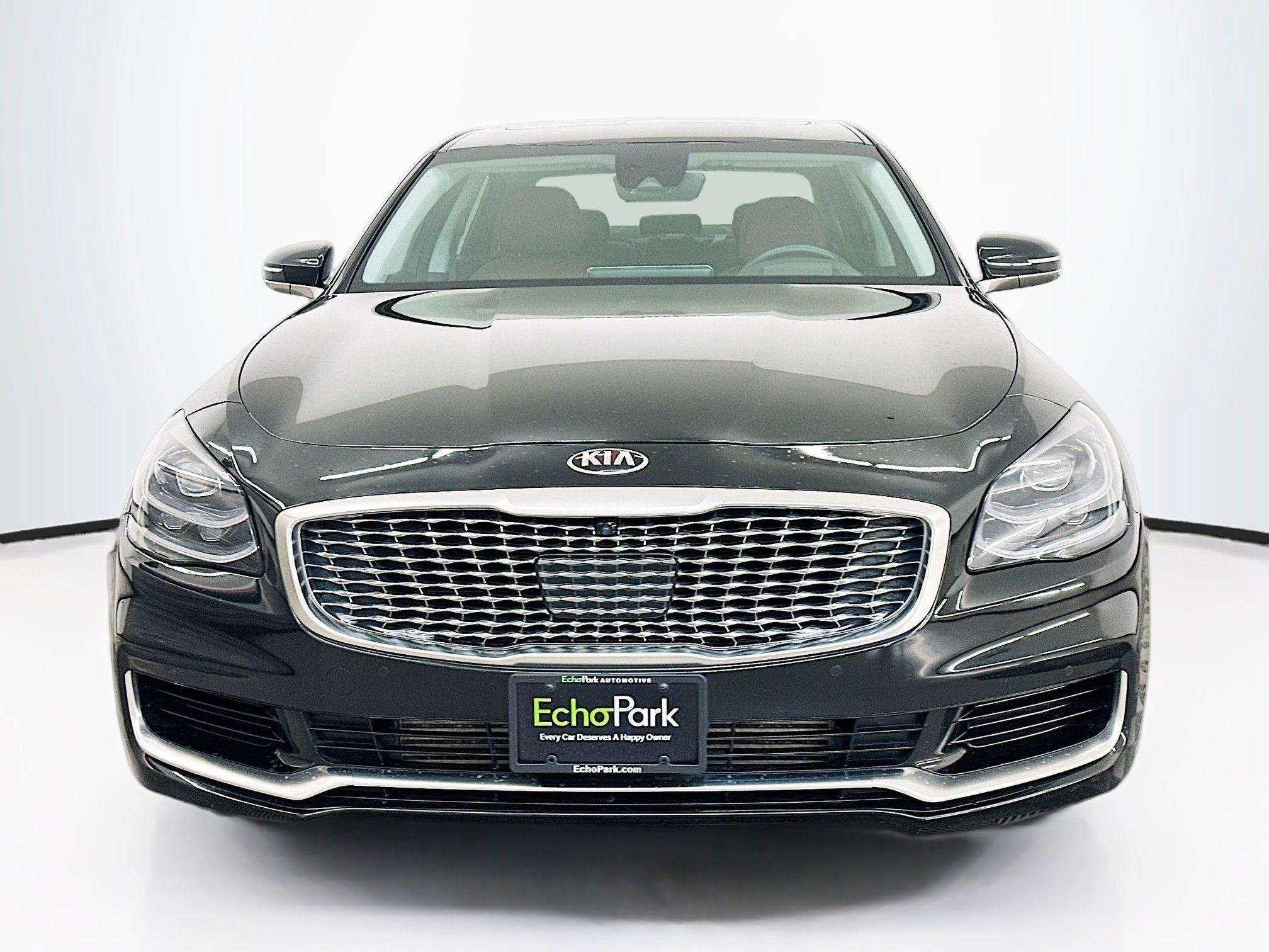 Used 2020 Kia K900 Luxury image 2