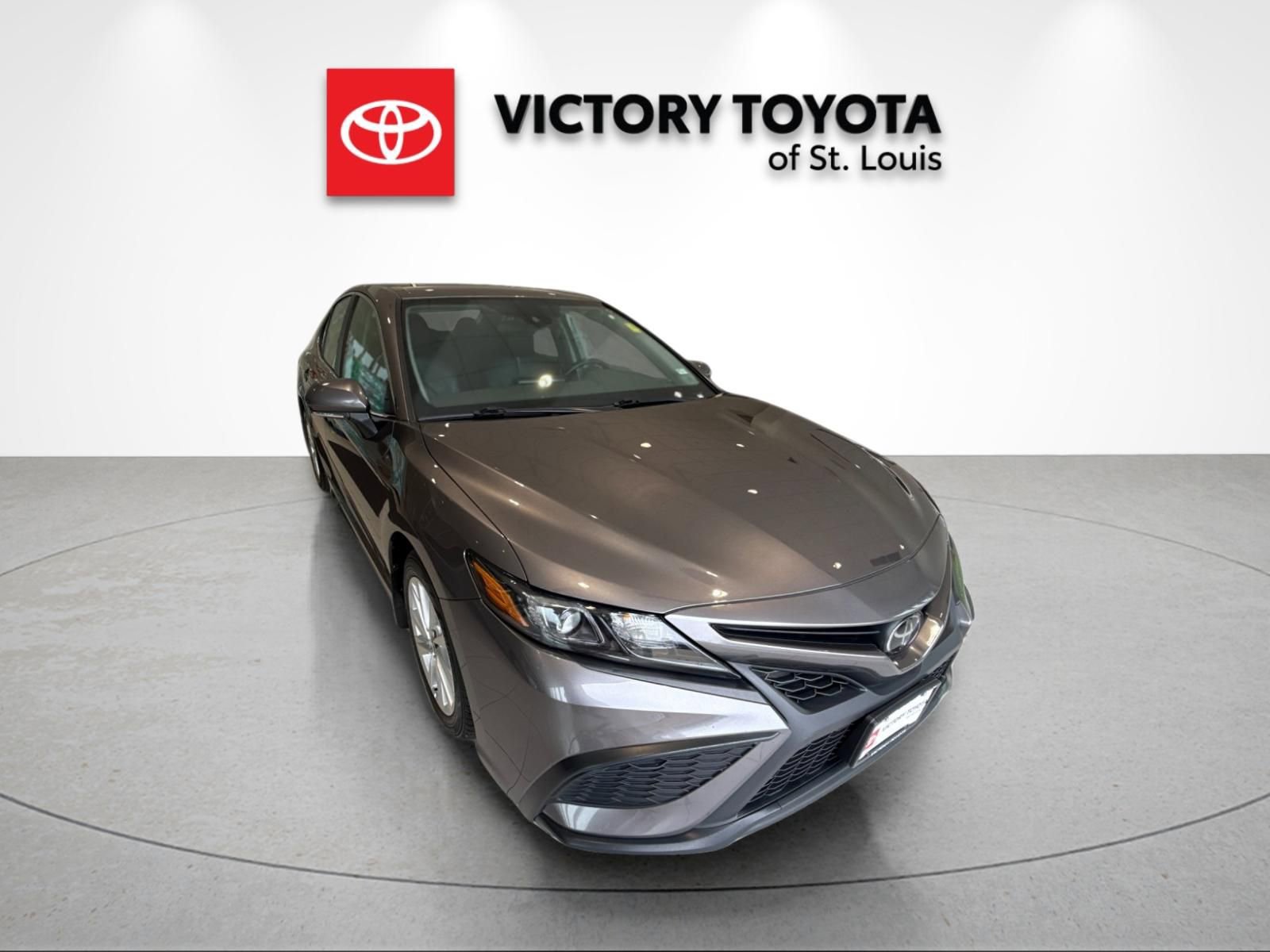 Used 2023 Toyota Camry SE FWD image 1