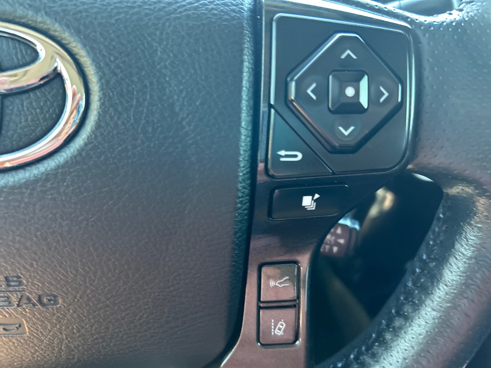 Used 2024 Toyota 4Runner TRD Off-Road Premium w/ Off Road Premium Plus Package AWD/4WD image 25