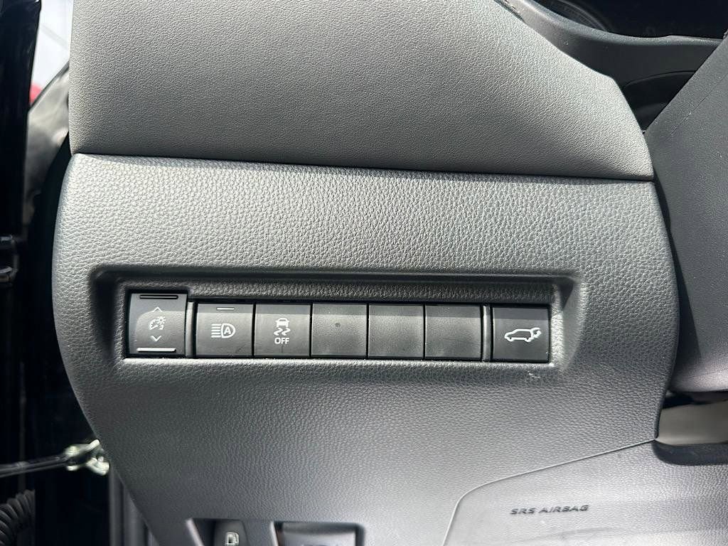 Certified 2024 Toyota Venza LE image 19