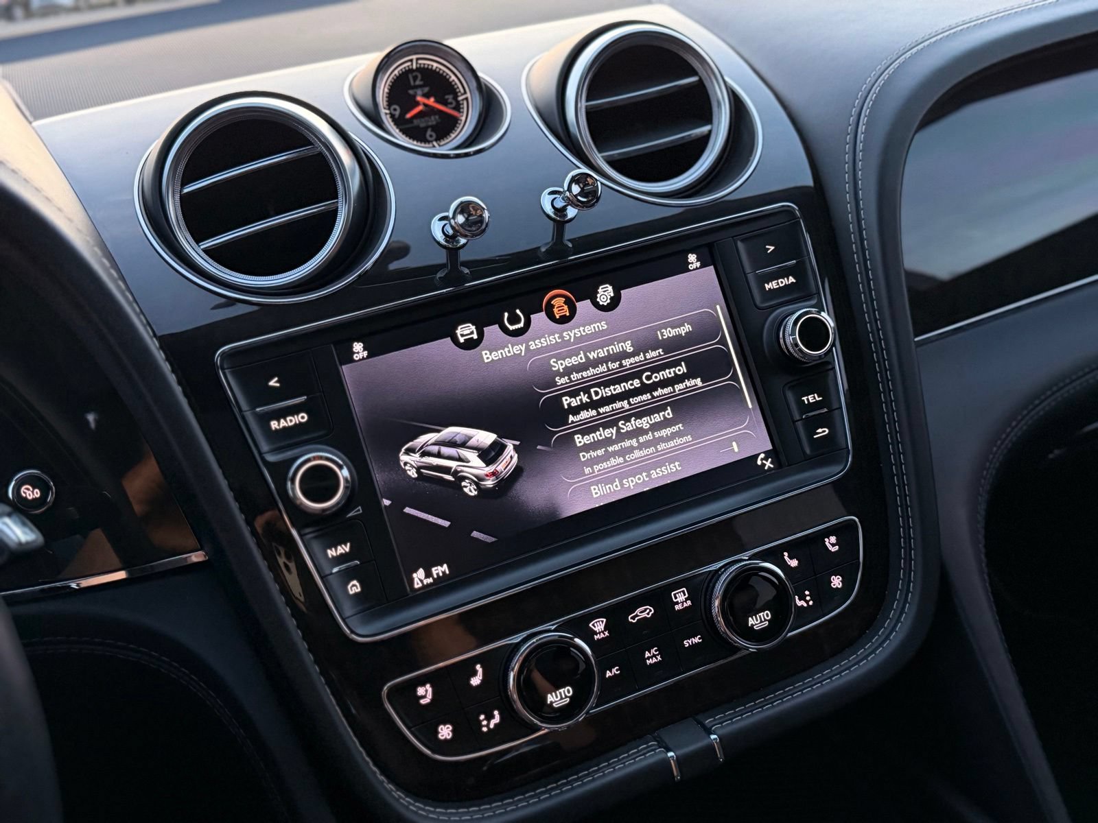 Used 2019 Bentley Bentayga AWD/4WD image 52