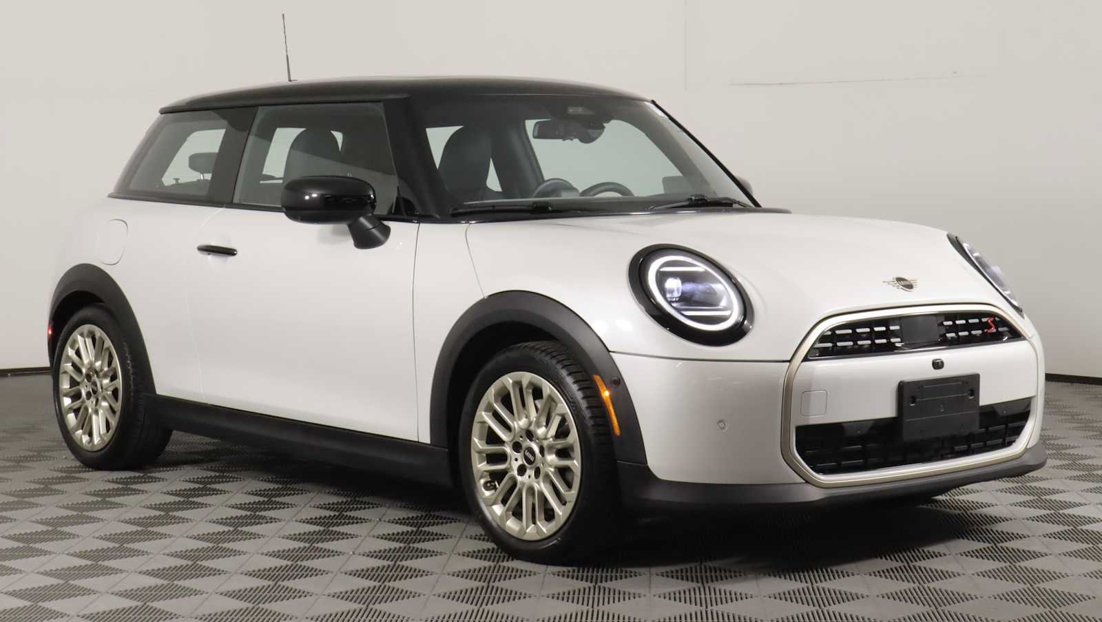 Used 2025 MINI Cooper S FWD image 1