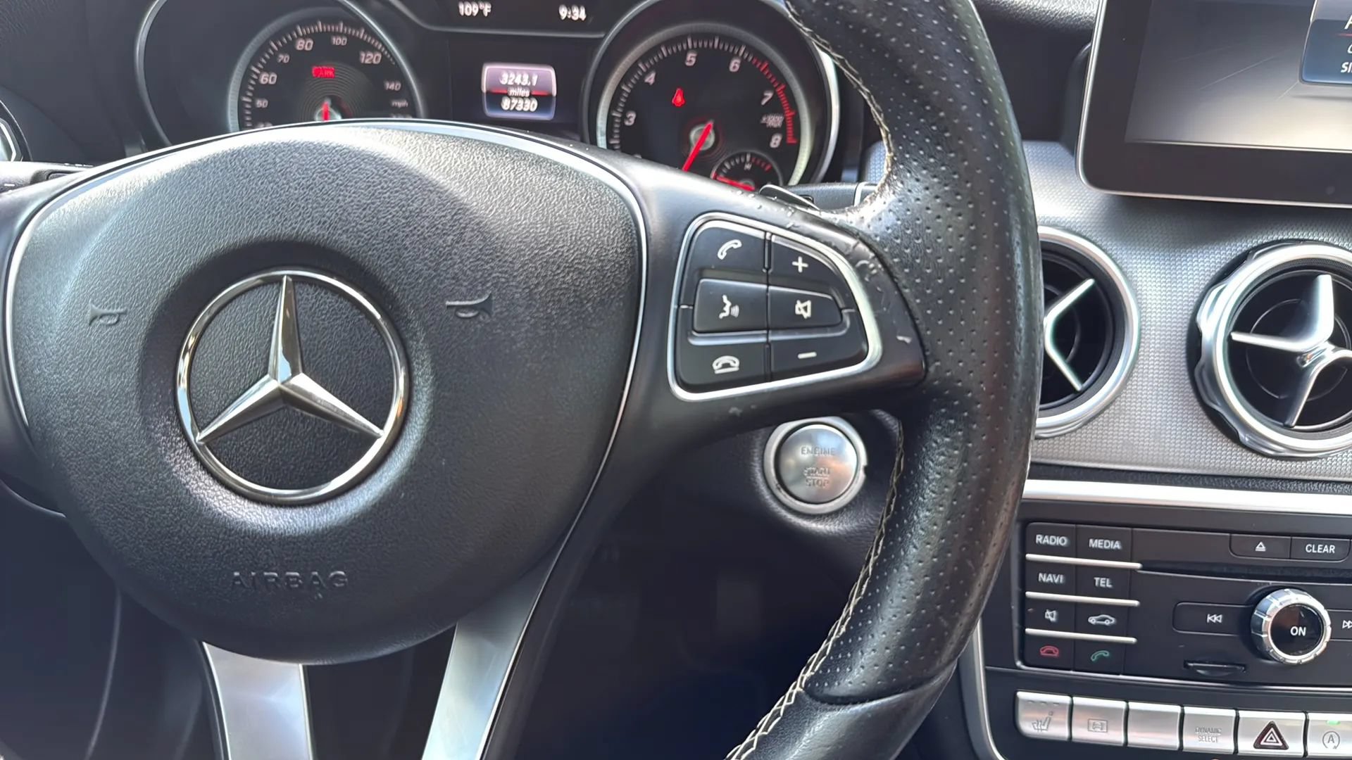 Used 2018 Mercedes-Benz GLA 250 4MATIC image 32