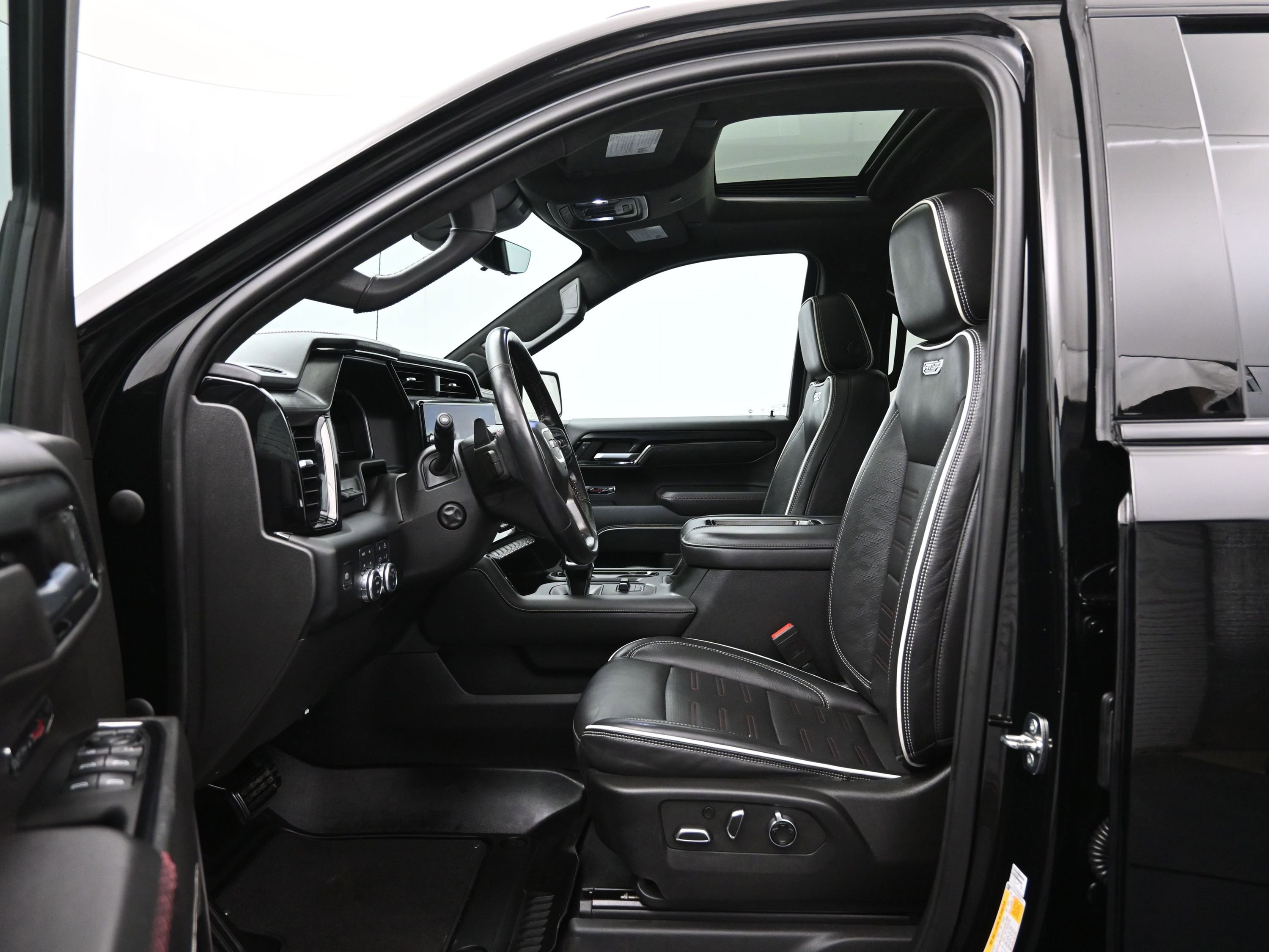 Used 2022 GMC Sierra 1500 AT4X image 8