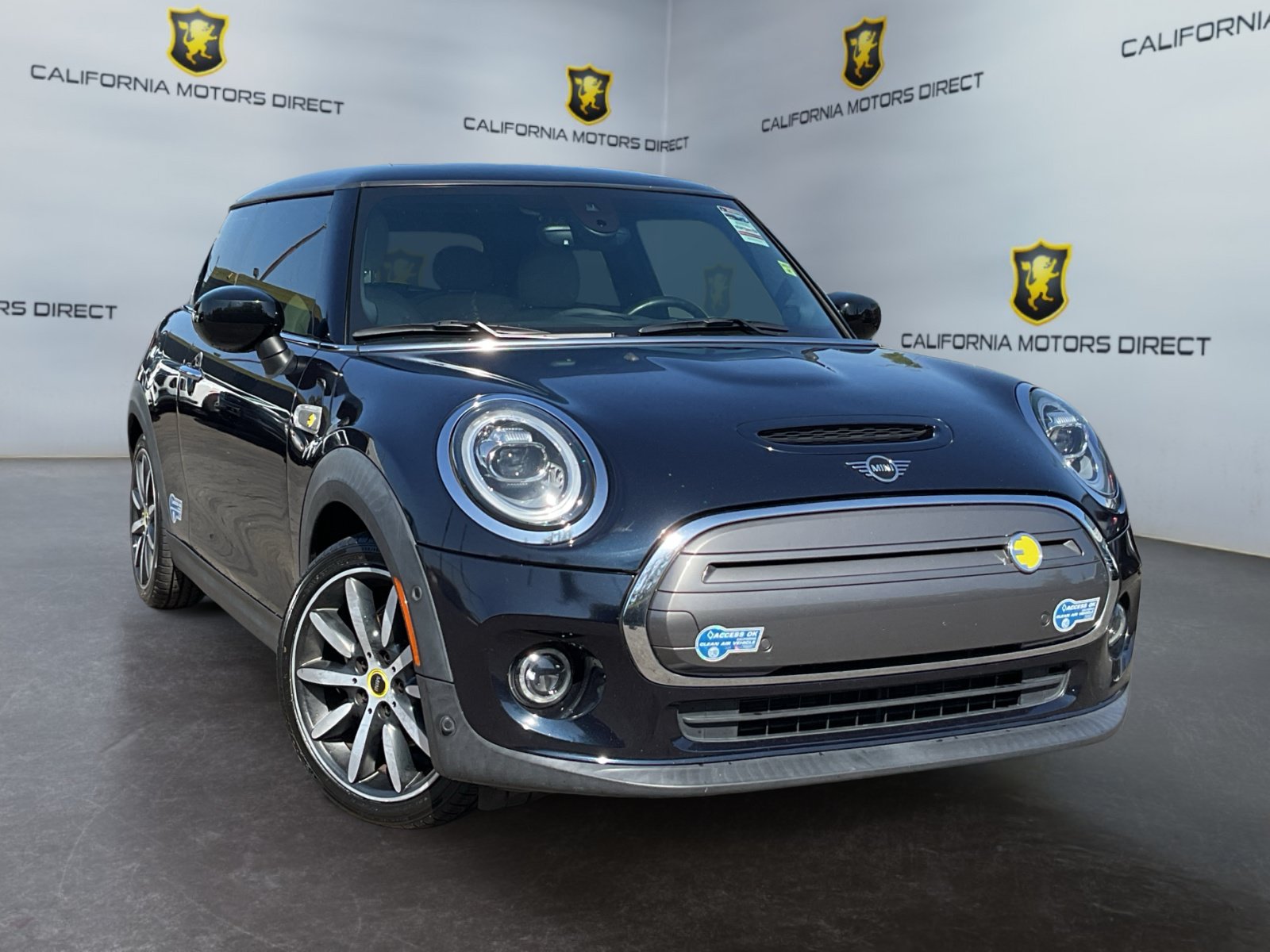 Used 2021 MINI Cooper SE w/ 8.8" Touchscreen Nav Package FWD image 3