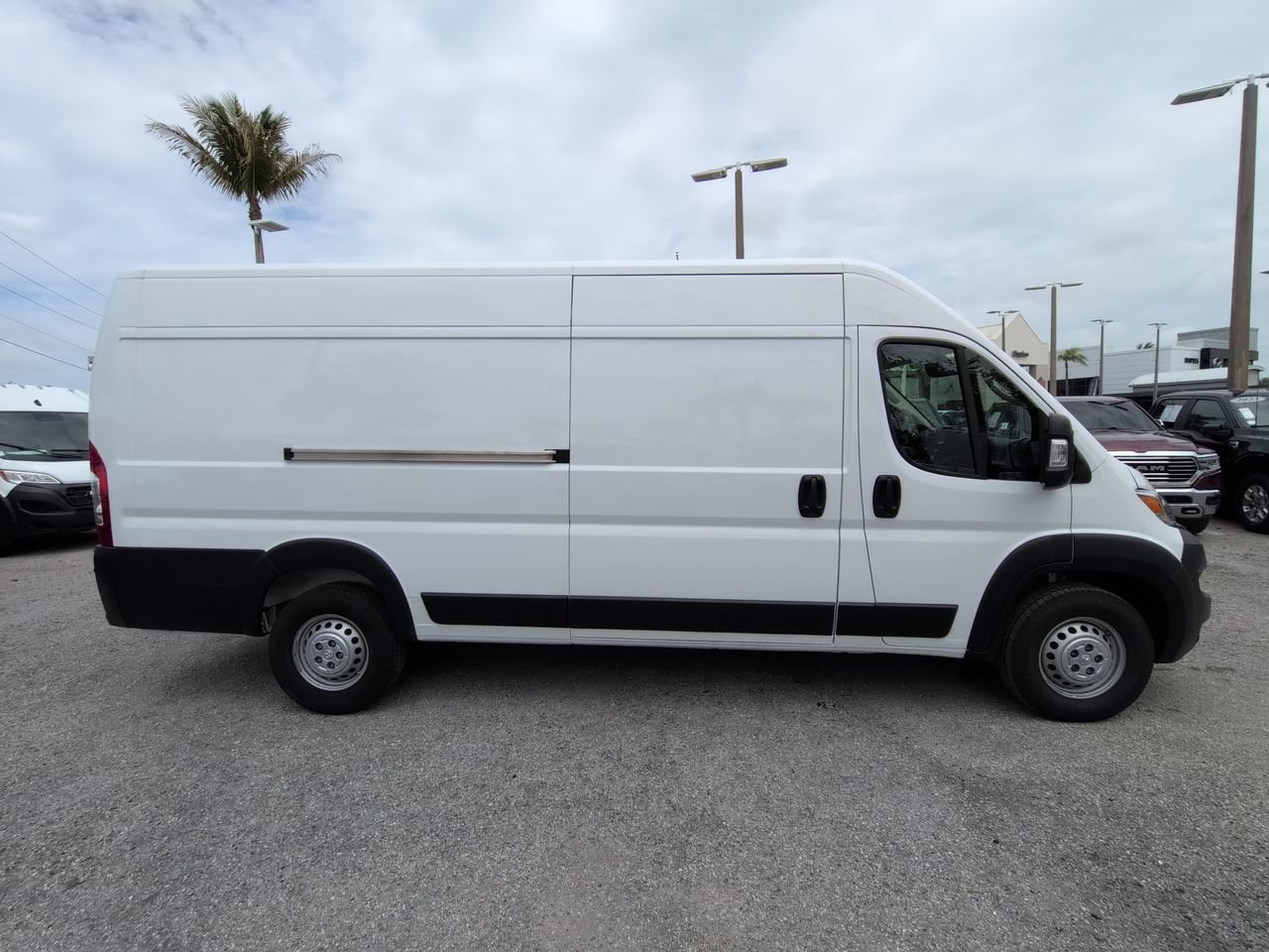 Used 2025 RAM ProMaster 3500 w/ Convenience Group FWD image 4