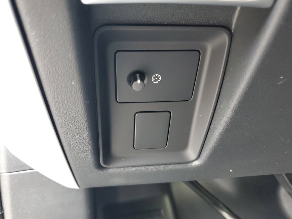 Used 2026 Land Rover Defender 130 X-Dynamic SE AWD/4WD image 17
