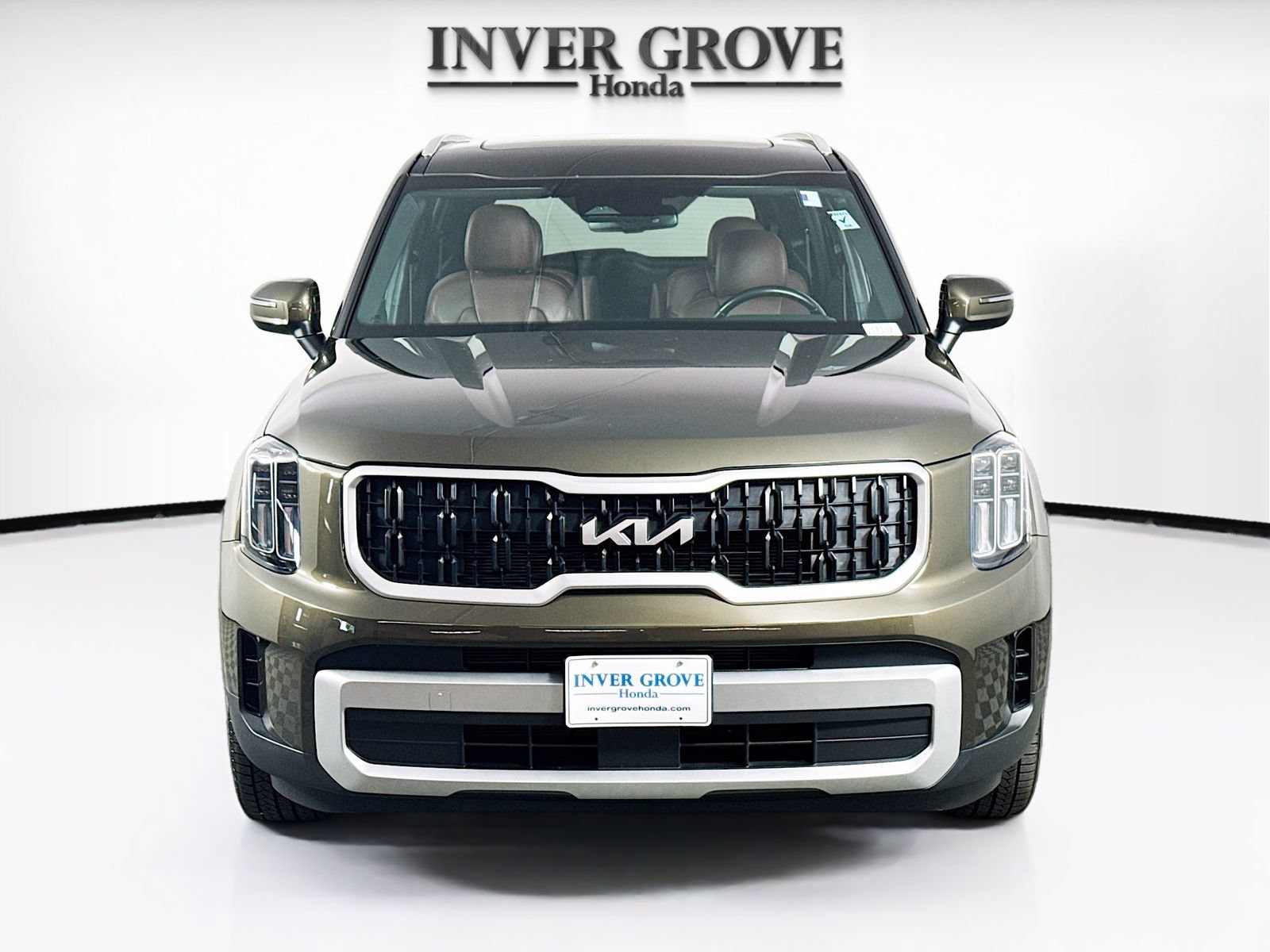 Used 2024 Kia Telluride EX w/ EX Captain's Chair Package AWD/4WD image 2