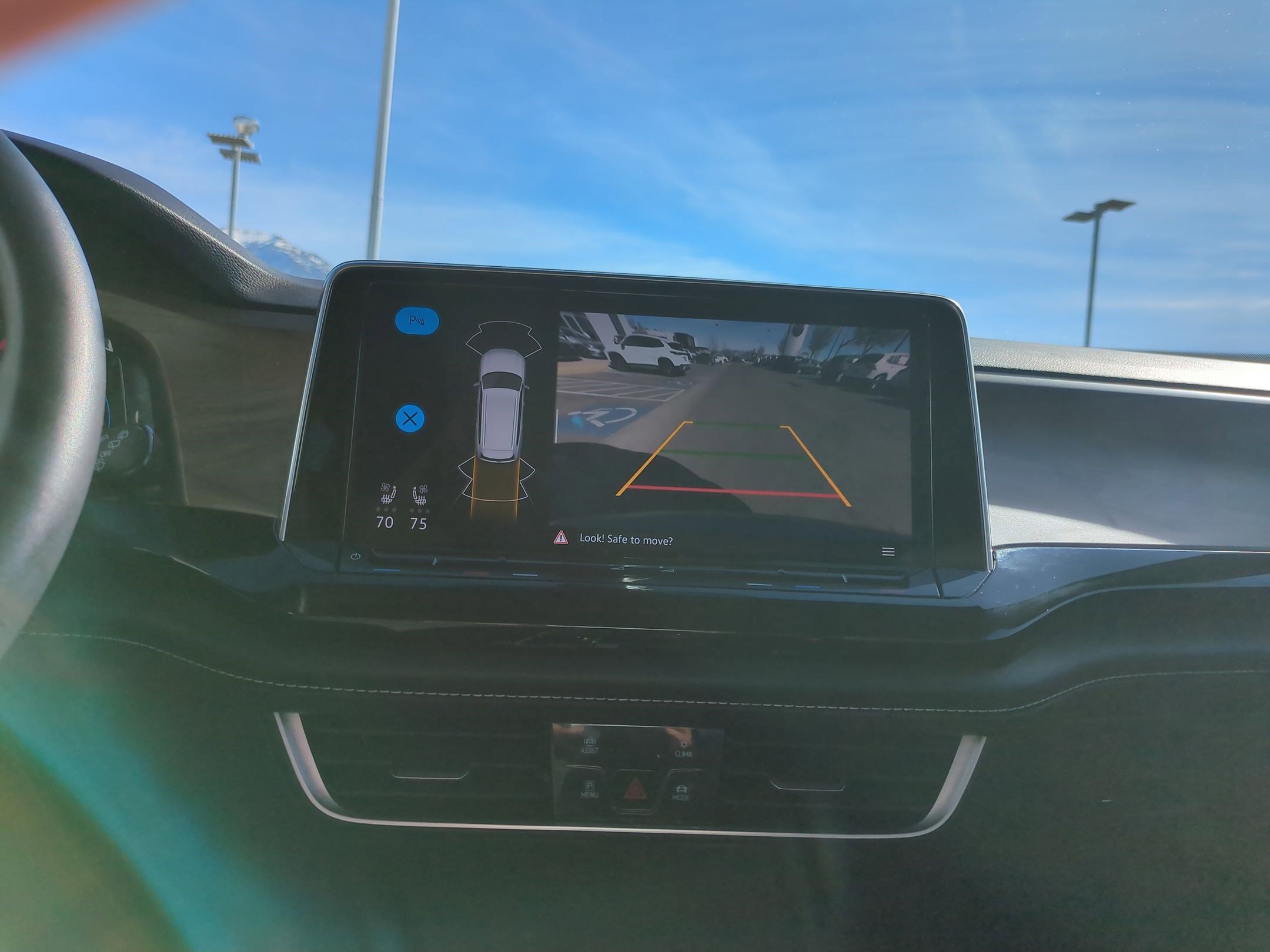 Used 2024 Volkswagen Atlas SE image 26