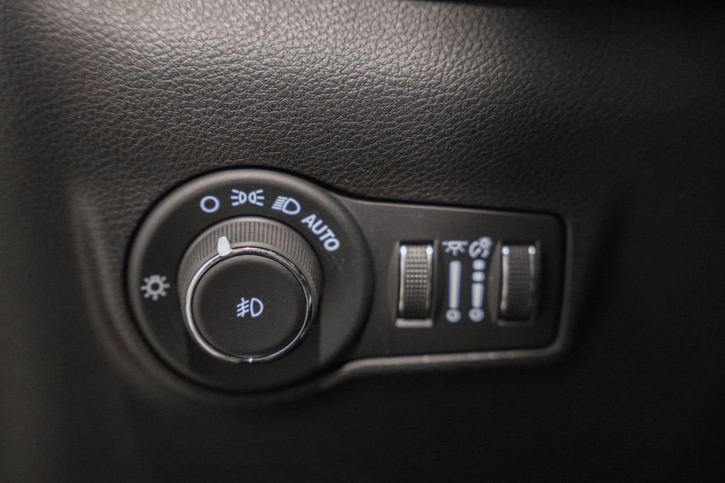 Used 2024 Jeep Compass Limited w/ Sun and Sound Group image 46