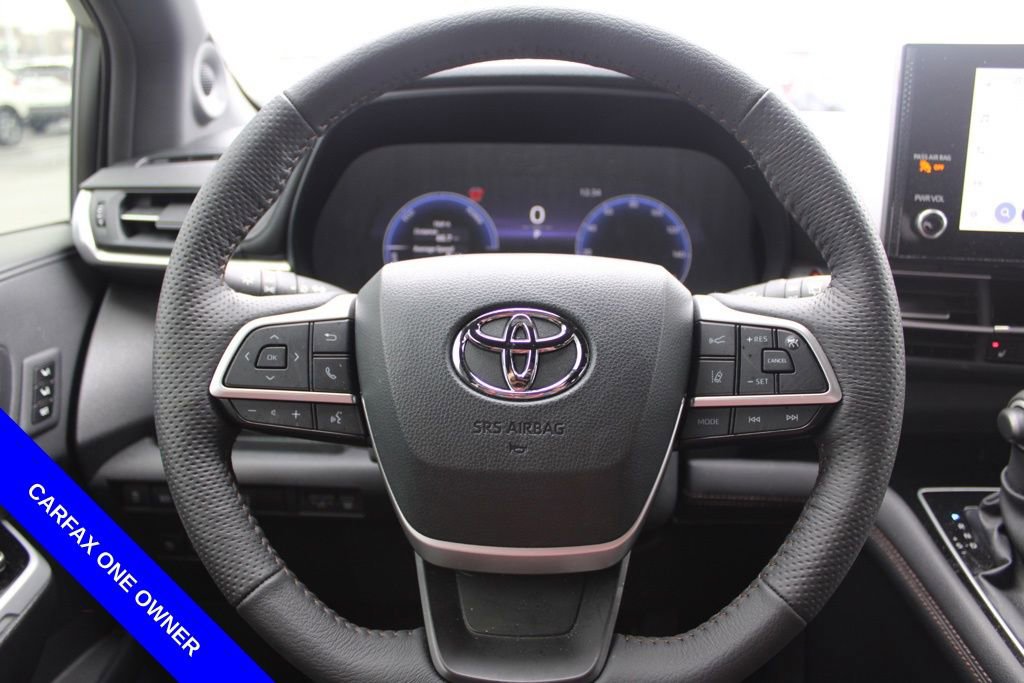 Used 2025 Toyota Sienna Platinum image 34