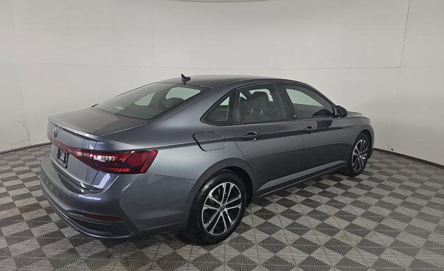 Used 2025 Volkswagen Jetta Sport FWD image 4