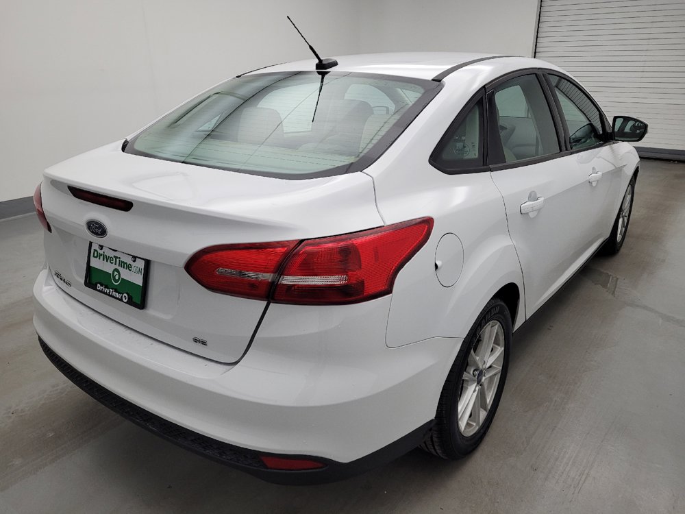 Used 2016 Ford Focus SE w/ SE Cold Weather Package FWD image 9