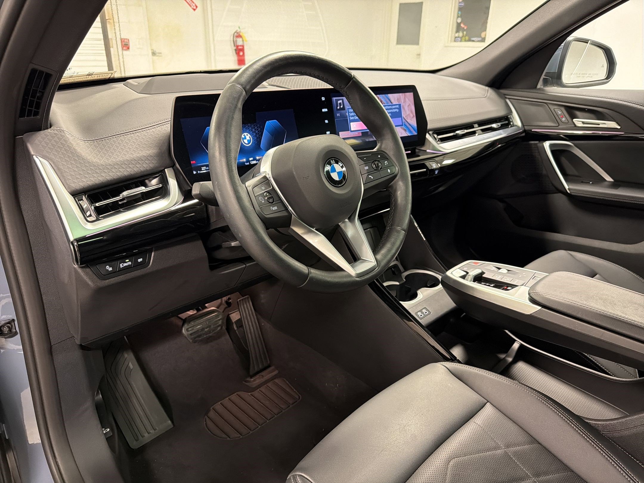 Certified 2025 BMW X2 xDrive28i image 4