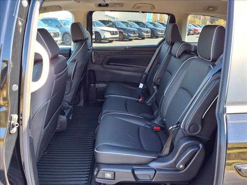 New 2026 Honda Odyssey Touring image 12