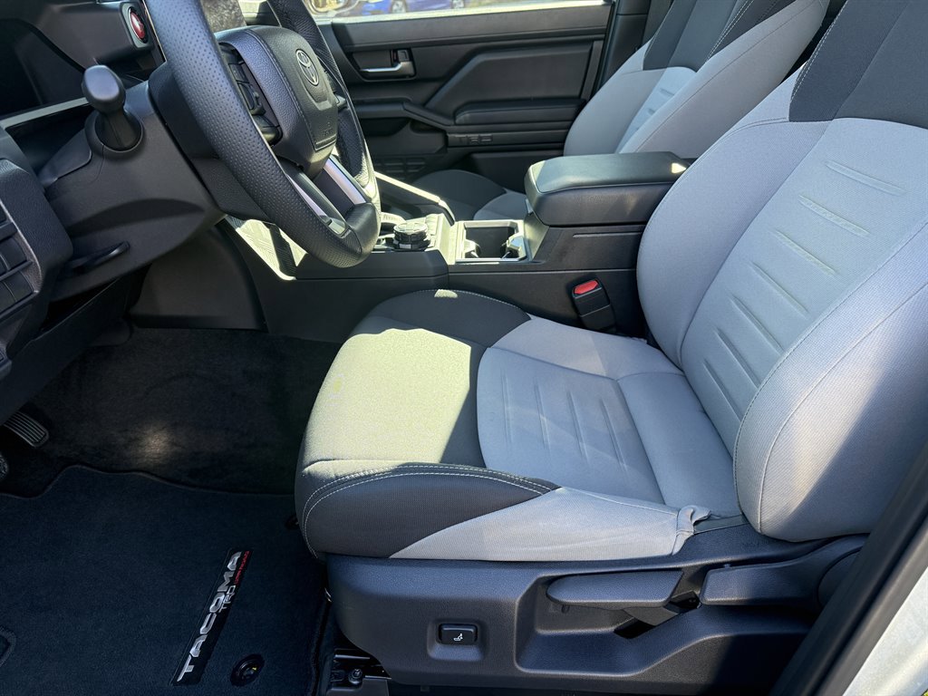 Used 2025 Toyota Tacoma TRD Off-Road image 11