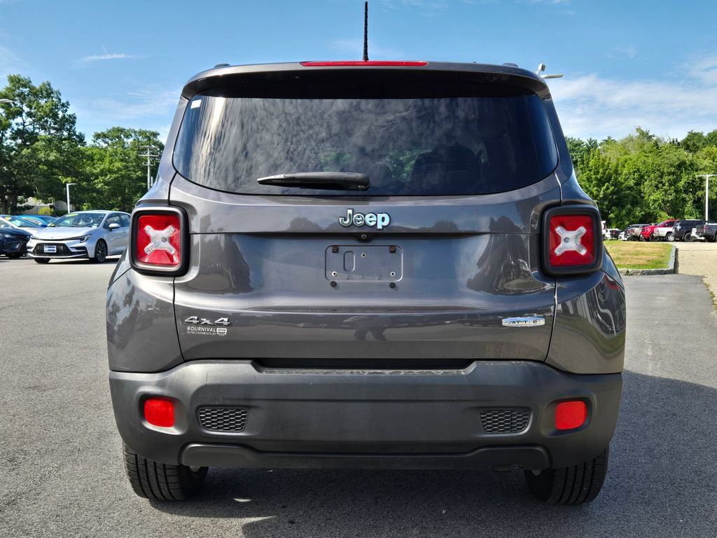 Used 2017 Jeep Renegade Latitude w/ Cold Weather Group AWD/4WD image 4