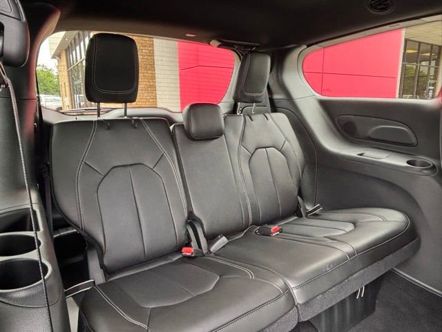 New 2026 Chrysler Pacifica Select image 9