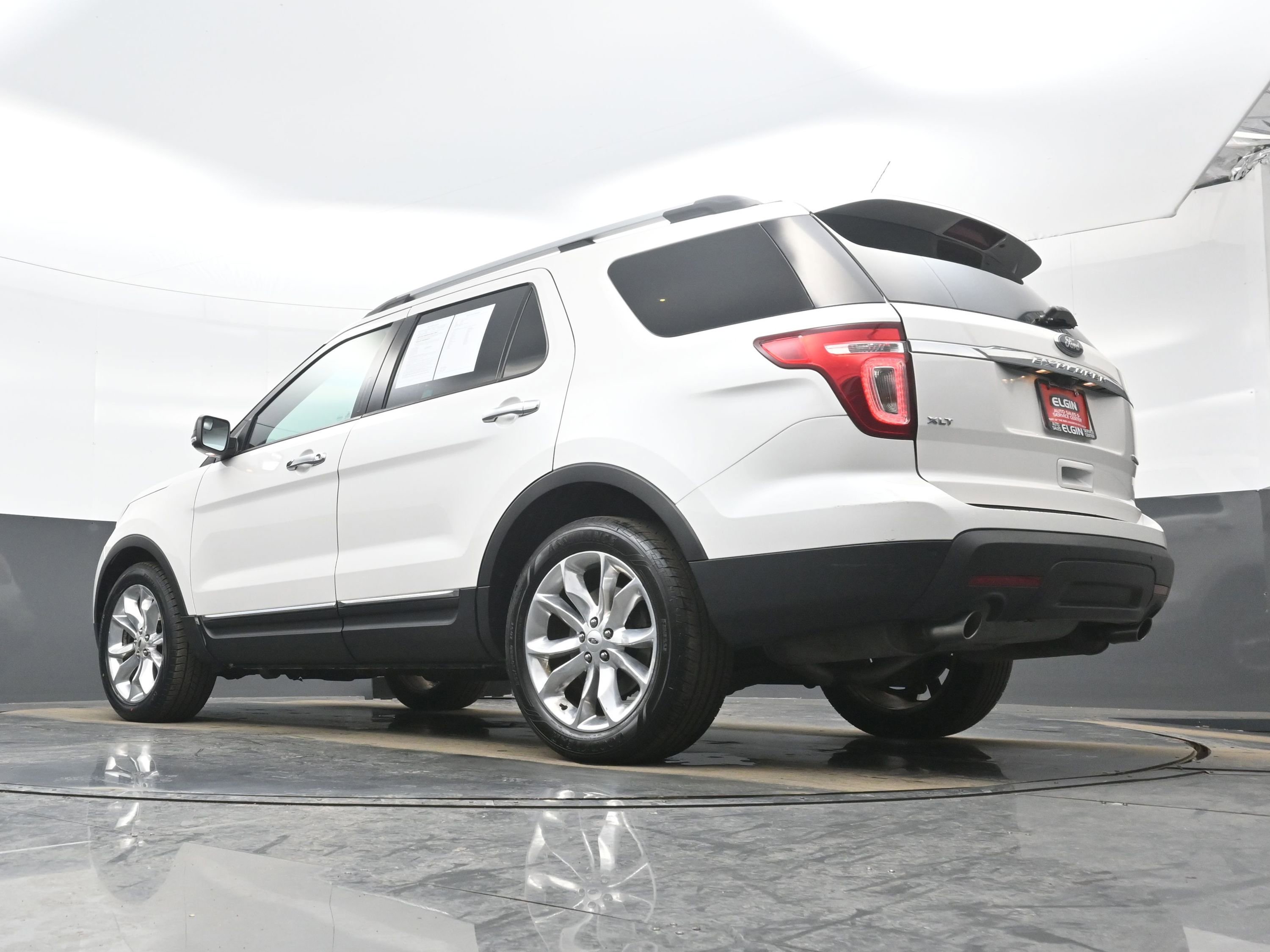 Used 2015 Ford Explorer XLT w/ Equipment Group 202B image 26