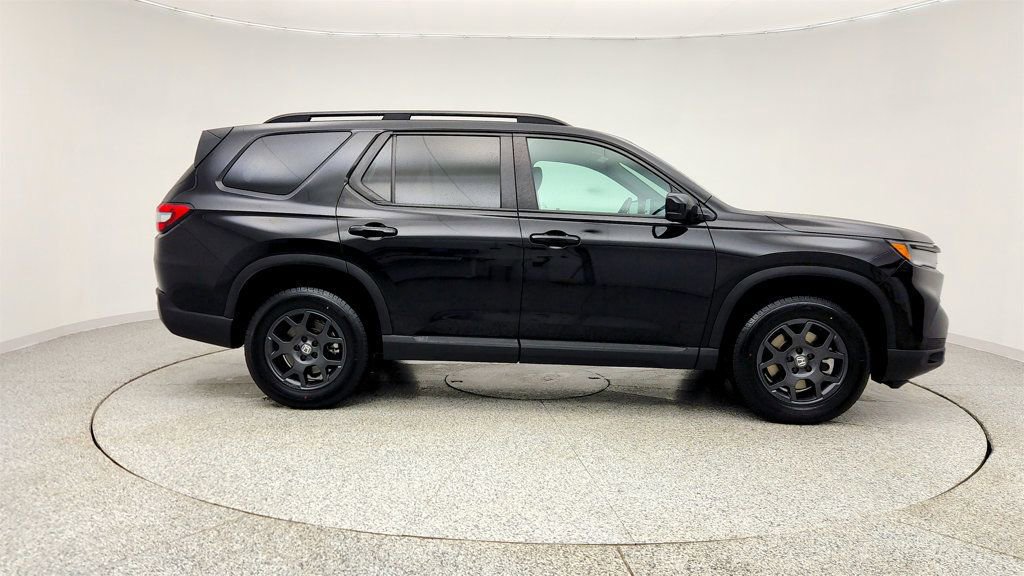 Used 2025 Honda Pilot TrailSport image 4