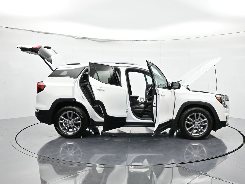 Used 2024 GMC Terrain SLT image 44
