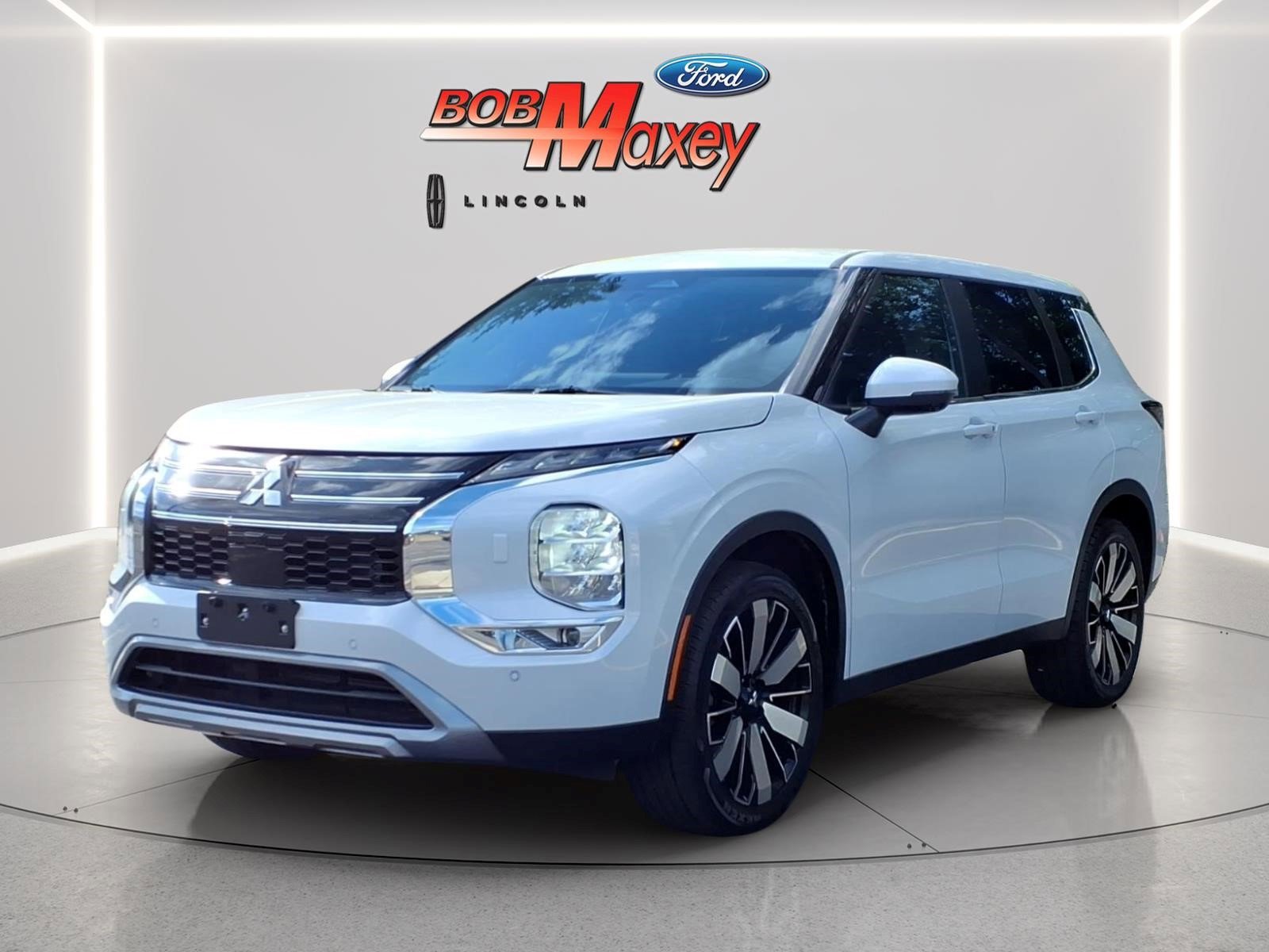 Used 2025 Mitsubishi Outlander SE AWD/4WD image 1
