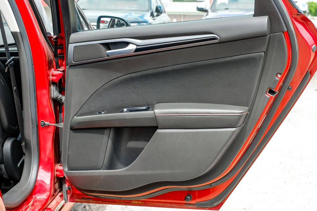 Used 2016 Ford Fusion SE FWD image 49