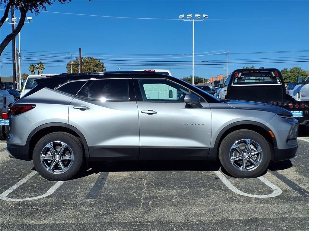 New 2026 Chevrolet Blazer LT w/ Convenience Package image 3