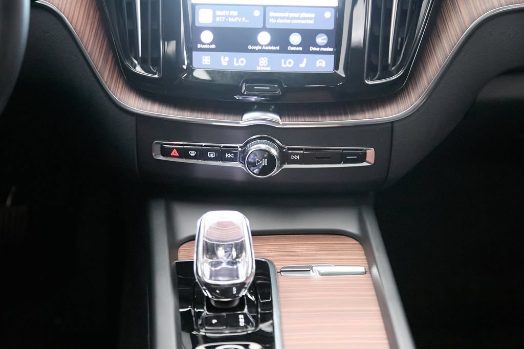 Certified 2023 Volvo XC60 T8 Ultimate w/ Climate Package AWD/4WD image 31