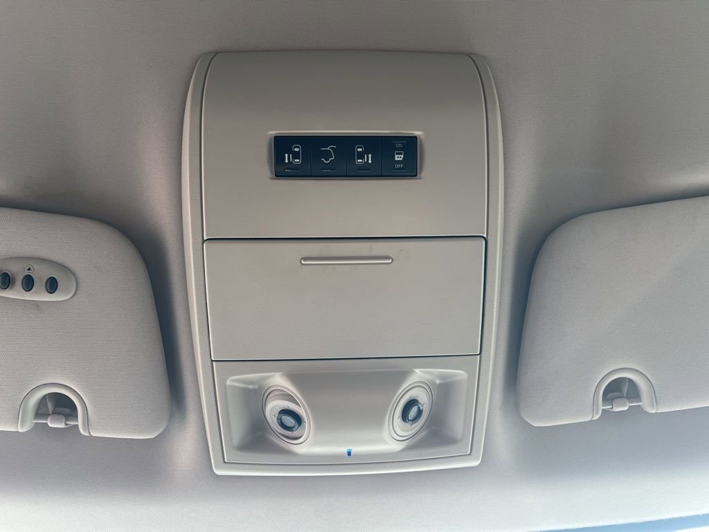 Used 2014 Chrysler Town & Country Touring w/ Trailer Tow Group image 20