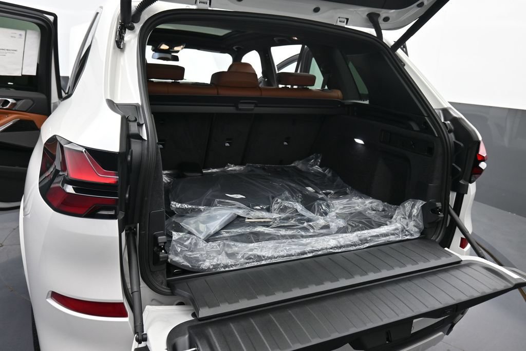 New 2026 BMW X5 xDrive40i w/ M Sport Package AWD/4WD image 18