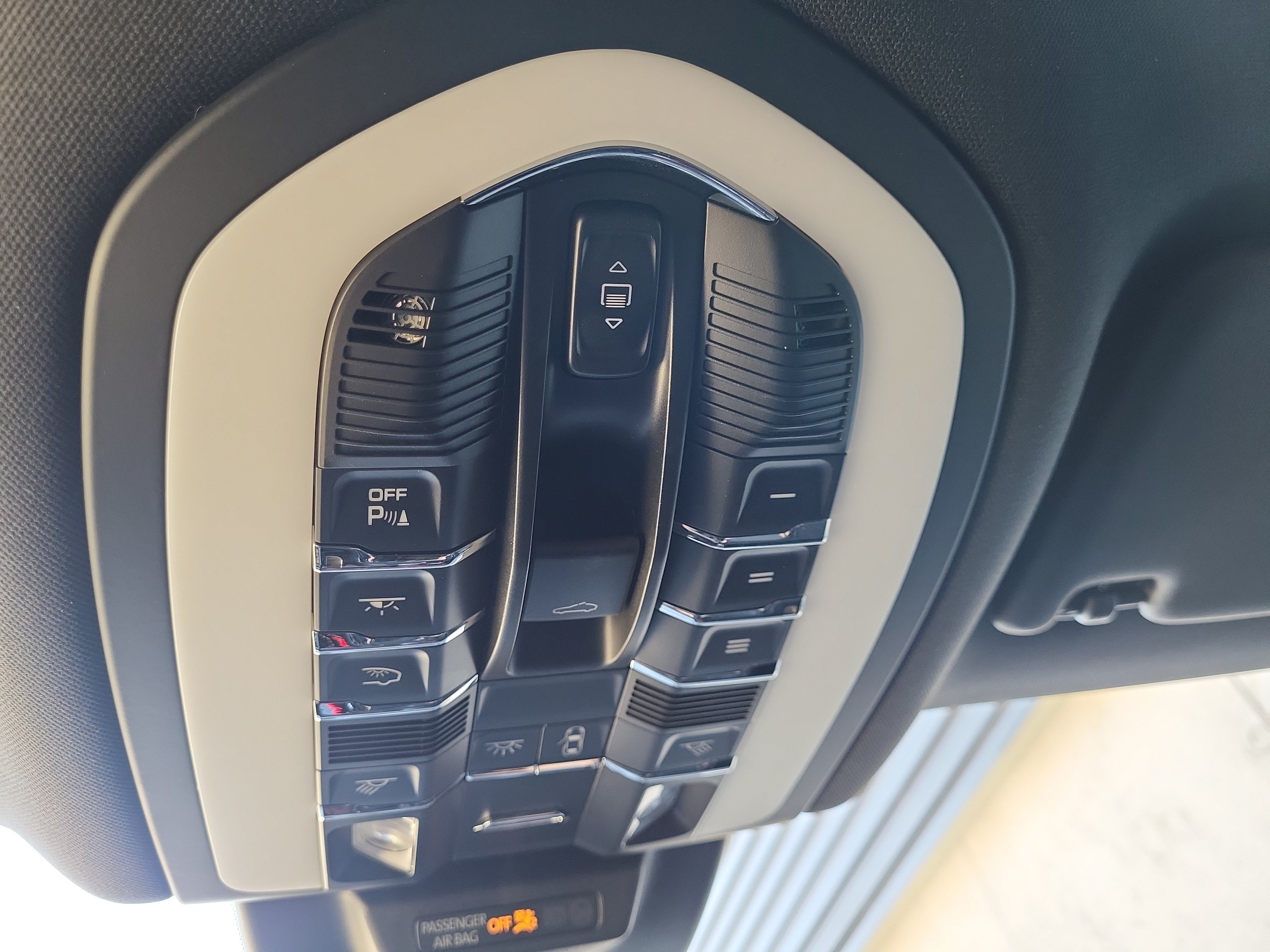 Certified 2026 Porsche Macan AWD/4WD image 39