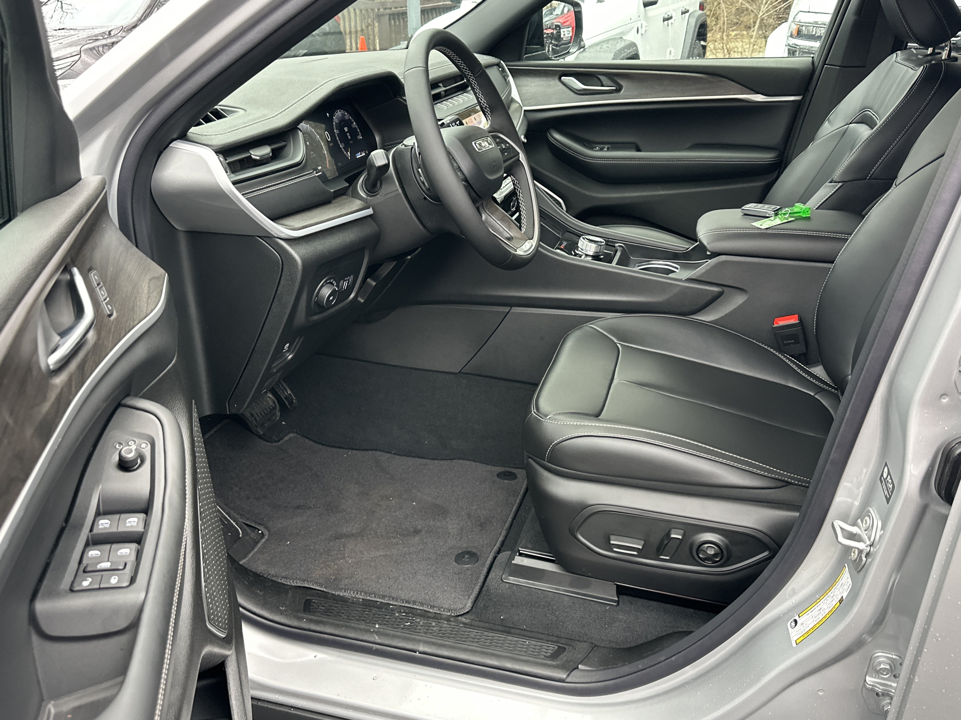 New 2026 Jeep Grand Cherokee Limited w/ Limited Altitude Package AWD/4WD image 27