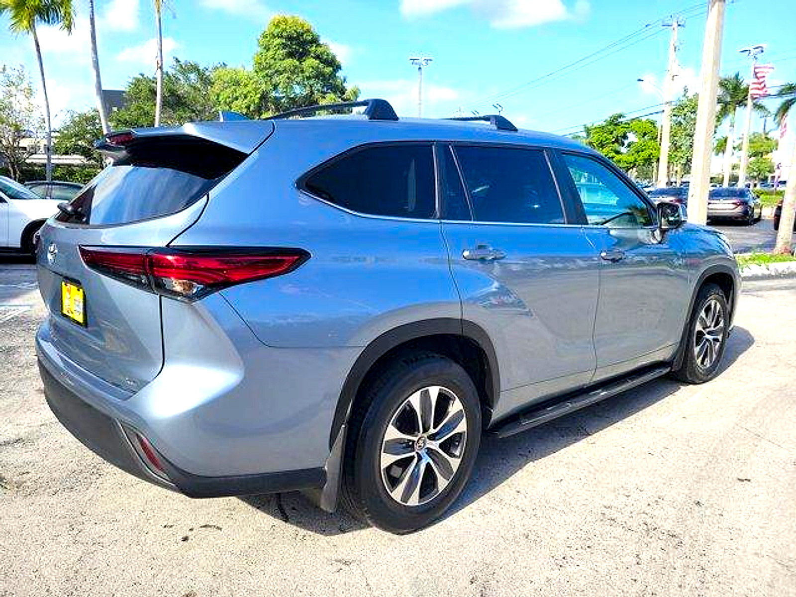 Used 2023 Toyota Highlander XLE FWD image 7