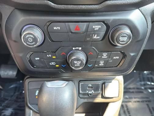 Used 2021 Jeep Renegade Sport AWD/4WD image 16