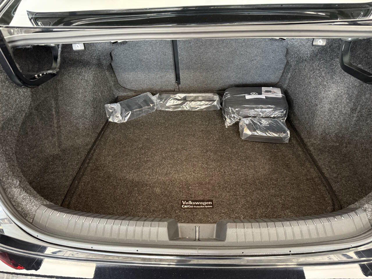 Used 2024 Volkswagen Jetta GLI Autobahn w/ GLI Black Package image 27